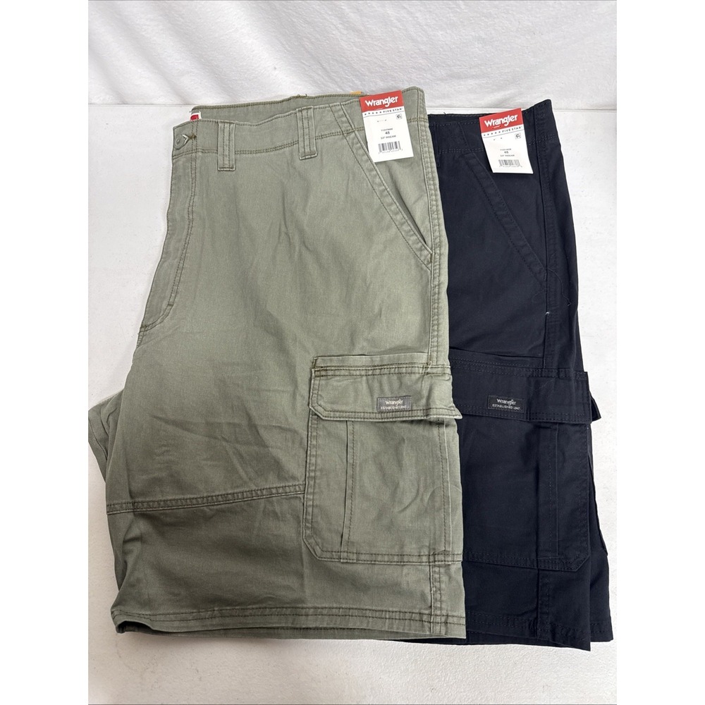 Lot Of 2 Pairs Mens Wrangler Cargo Shorts  Relaxed Fit Green And Black Size 48